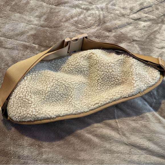 Time and Tru Fleece Lined Fanny Pack Tan/ Beige - Picture 3 of 4